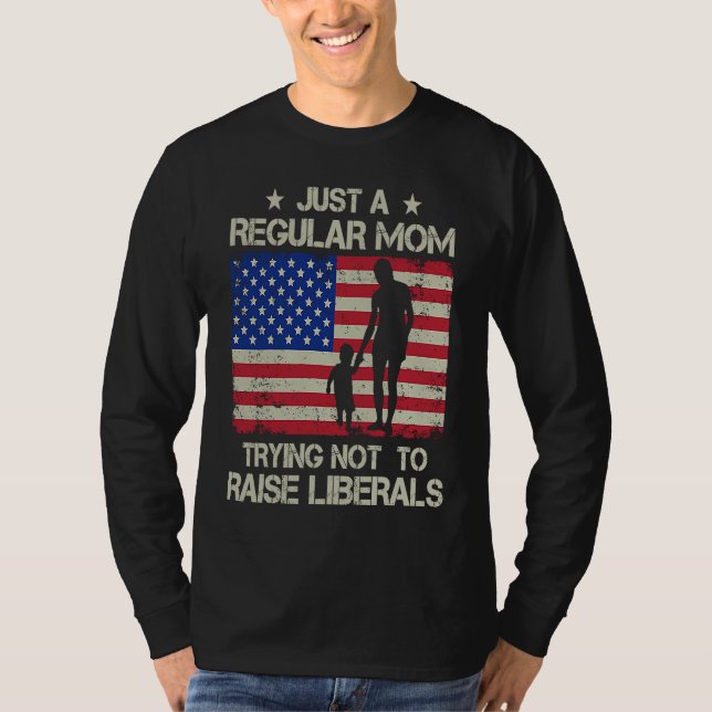 Just Regular Mom Trying Not To Raise Liberals Amer T-Shirt (Vorderseite)