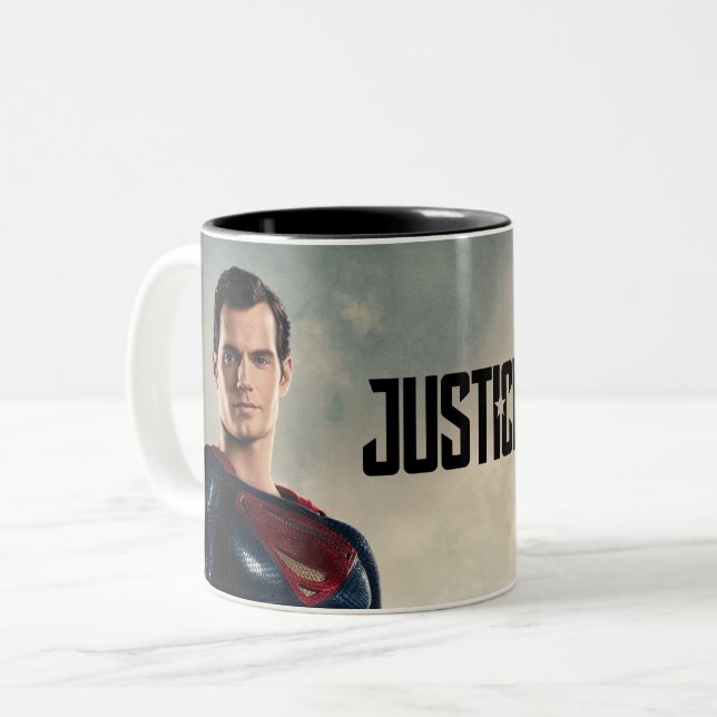 Justizielle Liga | Superman auf Schlachtfeld Zweifarbige Tasse (Vorderseite Links)