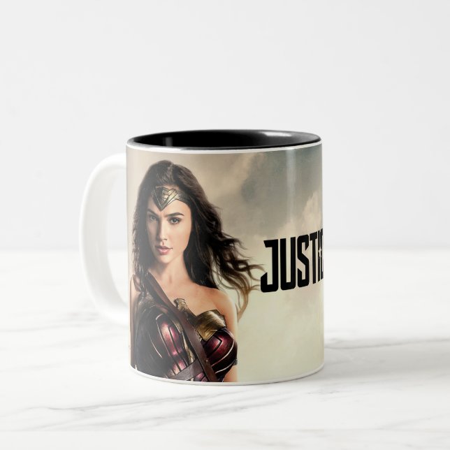 Justizielle Liga | Wonder Woman auf dem Schlachtfe Zweifarbige Tasse (Vorderseite Links)
