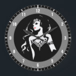 Justizielle Liga | Wonder Woman Noir Pop Art Große Wanduhr<br><div class="desc">Karo aus diesem schwarz-weiß stilisierten zeichn der Wonder Woman der Gerechtigkeitsliga. Diese noir inspirierte Pop-Kunst hat einen roten Farbfleck für ihren Lippenstift.</div>