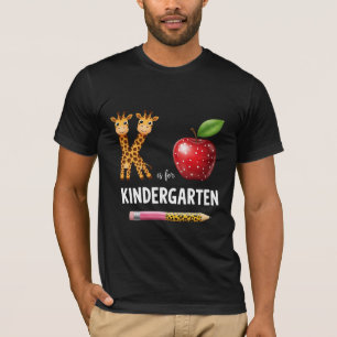 K ist für Kindergarten-Giraffe und Apfel zurück zu T-Shirt