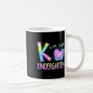 K ist für Kindergartenlehrer Gefärbte Krawatte zur Kaffeetasse