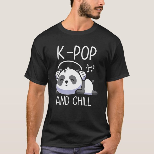 K-Pop and Chill Korean Panda Music K-Drama Niedlic T-Shirt (Vorderseite)