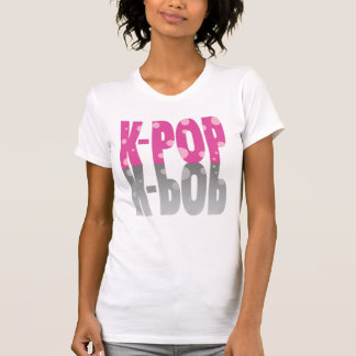 K-Pop mit Punkten und Schatten in rosa T-Shirt