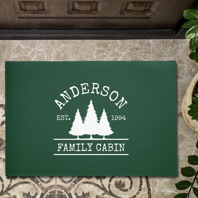 Kabine Familienname Forest Green Fußmatte (Customize to change background color, text size or text style.)