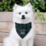 Kabine für benutzerdefinierte Familien Tartan Haus Halstuch<br><div class="desc">Feiern Sie die Liebe Ihres Hauses für die Natur mit diesem Custom Rustic Log Cabin Tartan Haustier Bandana! Dieses personalisierte Haustierbandana besticht durch ein hübsches handgezeichnet Blockhüttenillustriert-Set vor einem gemütlichen Hintergrund und verleiht jedem Furry-Freund einen rustikalen Charme. Passen Sie es mit dem Namen oder Familiennamen Ihres Tieres an, um ein...</div>