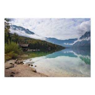 Kabine neben Bohinj See in Slowenien Fotodruck