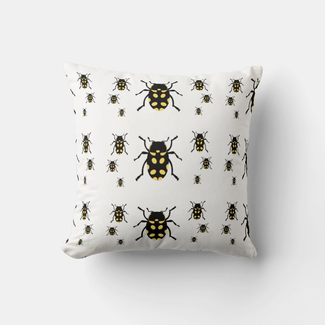 Käfer auf weiß kissen (Vorderseite)