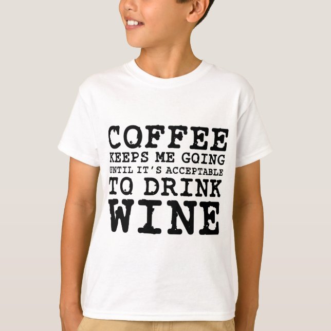 Kaffee behält mich, bis Wein zu gehen T-Shirt (Vorderseite)