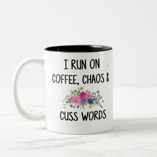 Kaffee Chaos und fluchen Wörter Zweifarbige Tasse
