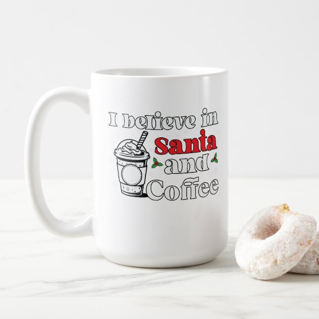 Kaffee-Cup mit Weihnachten-Redewendungen über den  Kaffeetasse (Mit Donut)