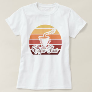 Kaffee First Funny Quote Tshirt Frauengeschenk Top