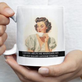 Kaffee hilft mir beim lustigen Retro-50er-Sprichwo Kaffeetasse