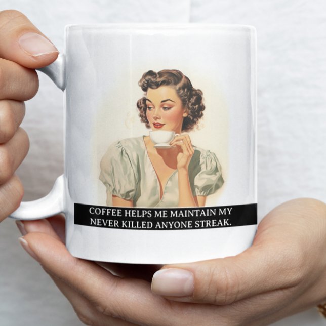 Kaffee hilft mir beim lustigen Retro-50er-Sprichwo Kaffeetasse (Von Creator hochgeladen)