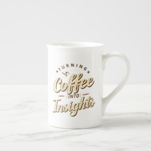 Kaffee in Einblicke verwandeln Daten Humor Prozellantasse