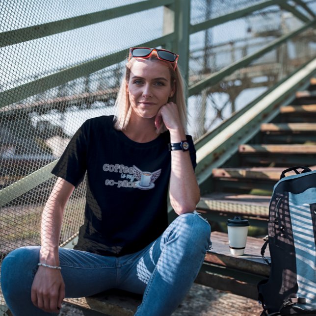 Kaffee ist mein Co-Pilot T-Shirt (Von Creator hochgeladen)