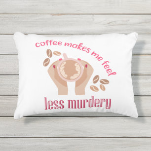 Kaffee lässt mich weniger mörderisch und lustig er kissen für draußen