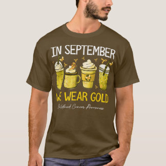 Kaffee Latte im September tragen wir Gold Childhoo T-Shirt