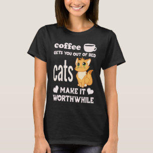 Kaffee macht es wert, dass Sie sich aus den Bettka T-Shirt