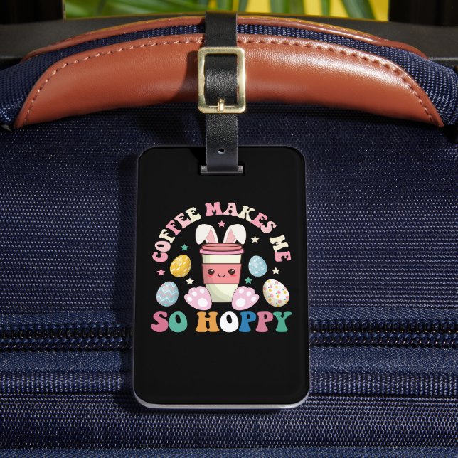 Kaffee macht mich so hoppy, sonniges Kaninchen glü Gepäckanhänger (Vorderseite Insitu 2)