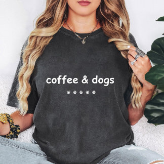 Kaffee & Pfotenabdruck-Grafik von Hunden T-Shirt