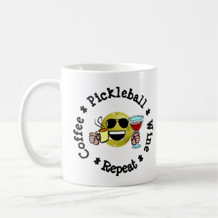 Kaffee, Pickleball, Wein, Pickleball Player wieder Kaffeetasse