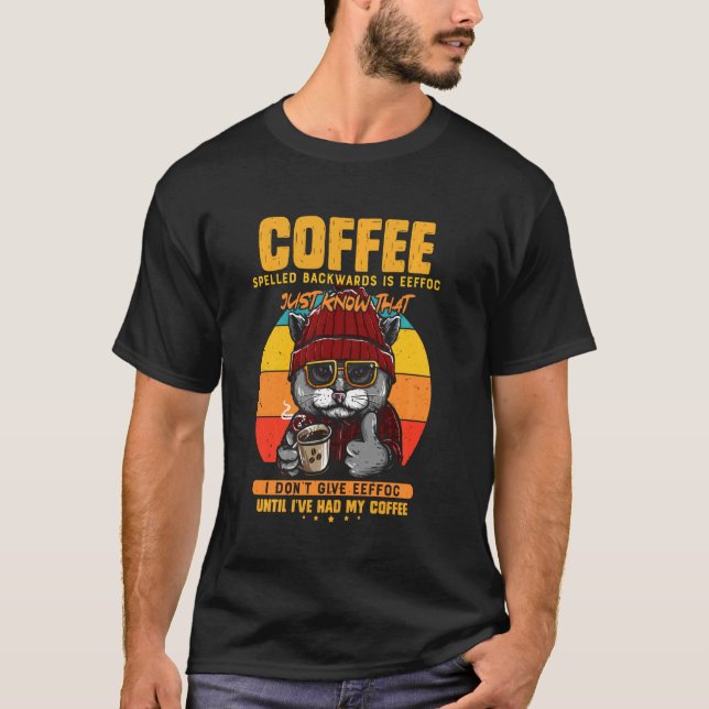 Kaffee rückwärts geschrieben ist Eeffoc Cat Drinki T-Shirt (Vorderseite)