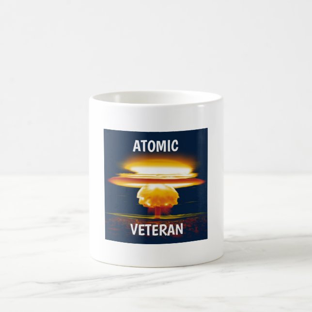 Kaffee-Tasse für Atomveteran mit Pilzwolke Kaffeetasse (Mittel)