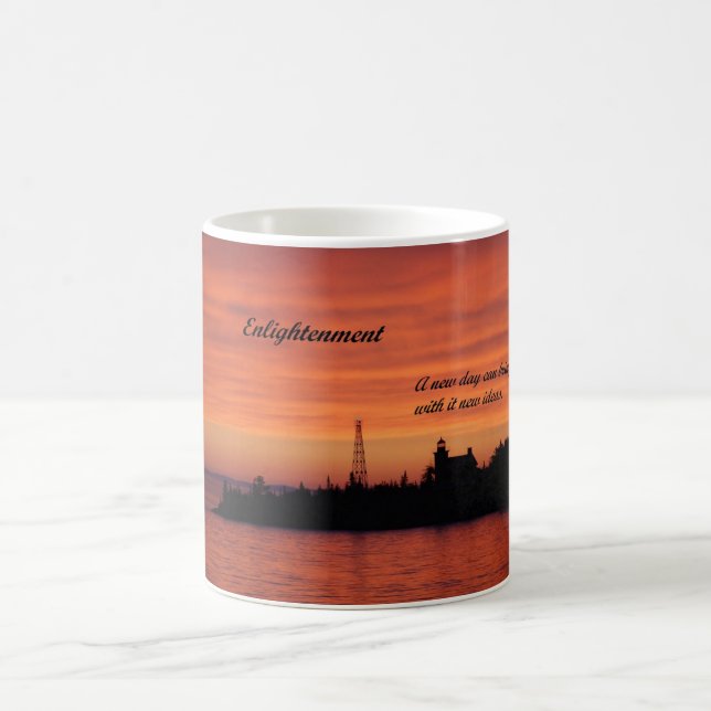 Kaffee-Tasse mit Bild des hellen Hauses am Tasse (Mittel)