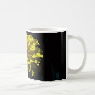 Kaffee-Tasse mit gelber Blume Kaffeetasse