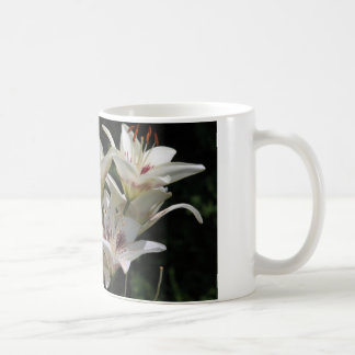 Kaffee-Tasse mit weißen Lilien Kaffeetasse