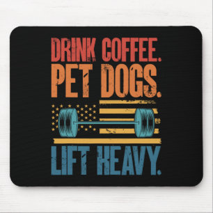 Kaffee trinken Hunde streicheln Schwere Bodybuildi Mousepad