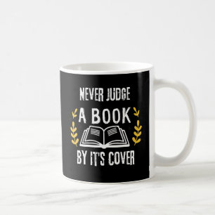 Kaffee trinken mit einem Buch Kaffeetasse