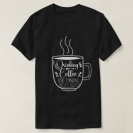 Kaffee trinken und denken Geburtstagsmahl Cool T-Shirt