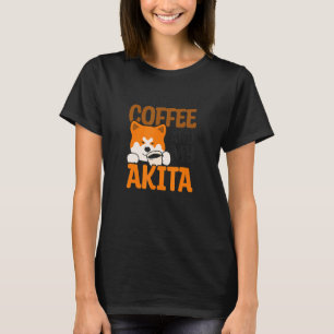 Kaffee und Akita Akita Hund benötigen T-Shirt