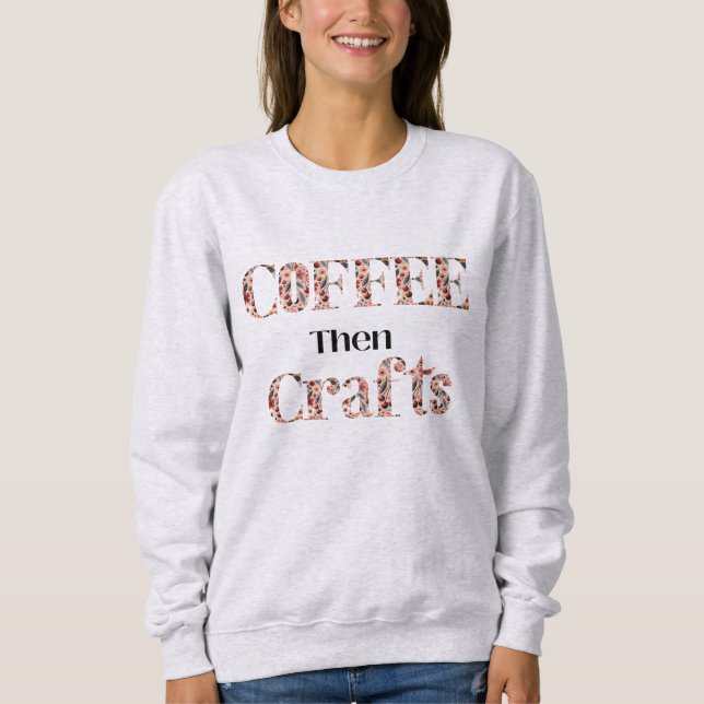 Kaffee und Crafting Typografie Sweatshirt (Vorderseite)