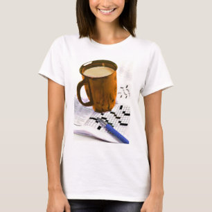 Kaffee und ein Kreuzworträtsel T-Shirt