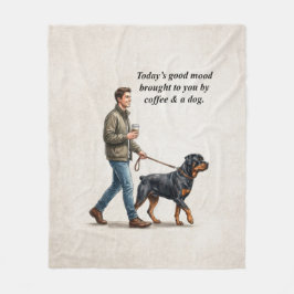 Kaffee und ein Rottweiler machen den heutigen Tag  Fleecedecke