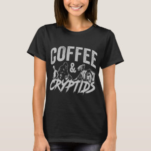 Kaffee und Kryptiden - Bigfoot, Mothman, Nessie, A T-Shirt