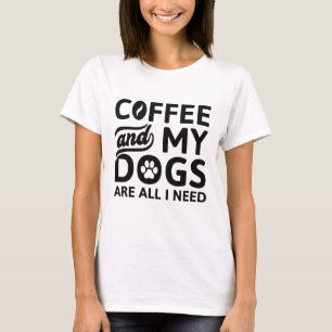 Kaffee und meine Hunde sind alles, was ich brauche T-Shirt
