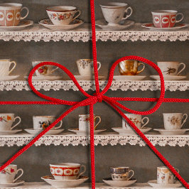 Kaffee- und Teebeutel auf einem Sofa Niedliches Fo Geschenkpapier