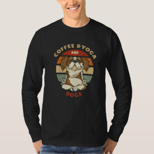 Kaffee & Yoga und Hunde Meditation Namaste Yoga T-Shirt