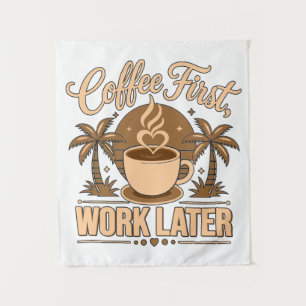 Kaffee zuerst, Arbeit später. Angetrieben von Caff Wandteppich
