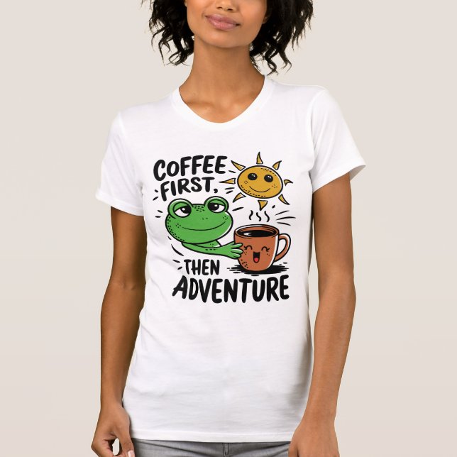 Kaffee zuerst dann Abenteuer - Niedlicher Froschvo T-Shirt (Vorderseite)