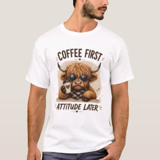 Kaffee zuerst, Einstellung später Süße Highland-Ku T-Shirt