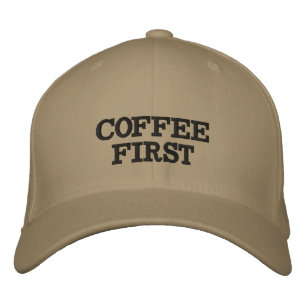 Kaffee zuerst Fettschrift Bestickte Baseballkappe