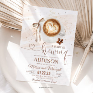 Kaffeebaby-Party Braut ist am Brauen  Bogen Einladung
