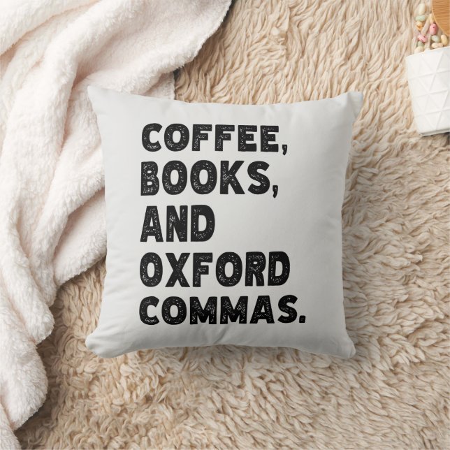 Kaffeebücher und Oxford Commas Cool Teacher Funny Kissen (Decke)