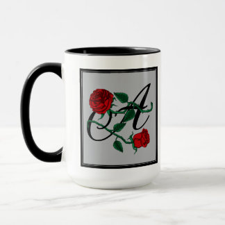Kaffeetasse mit Anfangsbuchstabe A und roten Rosen