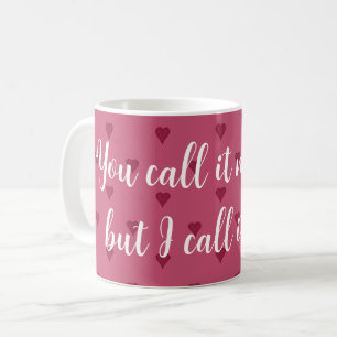 Kaffeetasse mit roten Herzen